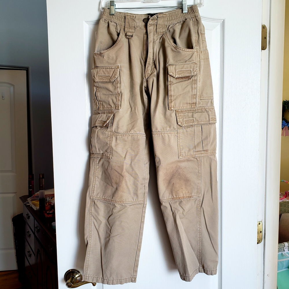 Tan Tactical Cargo Pants with Relaxed Fit and Durable Fabric